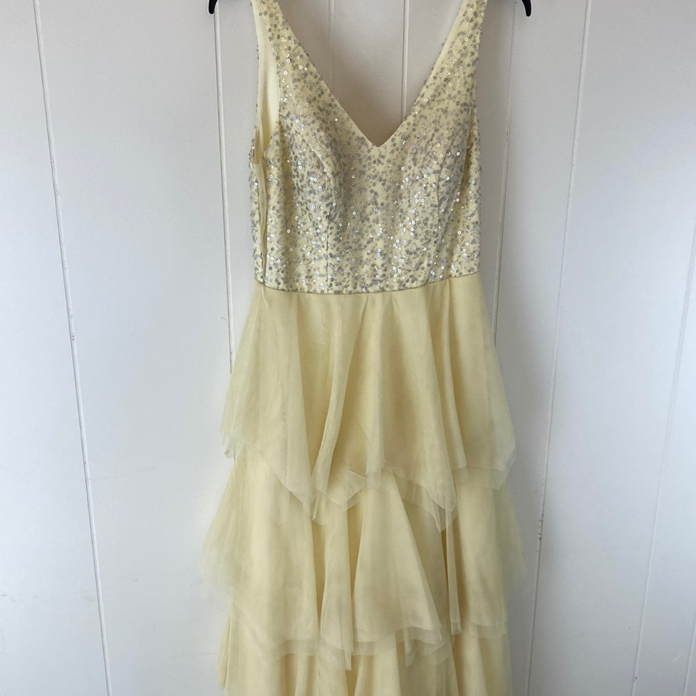 Teezeme Dillard’s Prom Formal Floor-length yellow dress with silver sequins